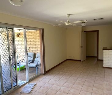 Attractive 3 Bedroom House close to Warwick Station and Warwick Sho... - Photo 2