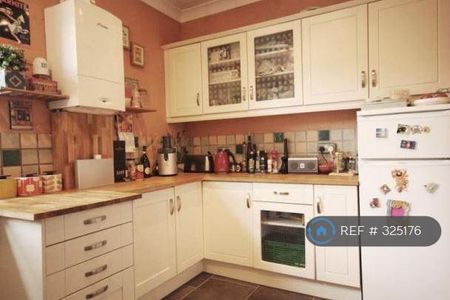 2 bedroom maisonette to rent - Photo 5