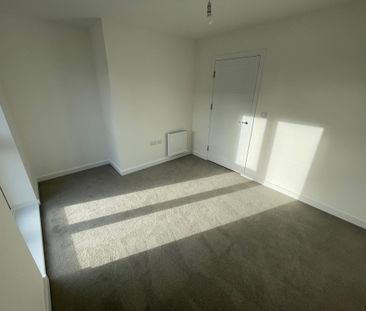 Flatts Close, Bristol, Stoke Gifford - Photo 2