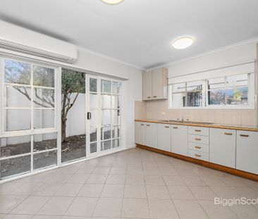 LIGHT, BRIGHT AND UPDATED 2 BEDROOM HOME IN UNBEATABLE HAWTHORN LOC... - Photo 4