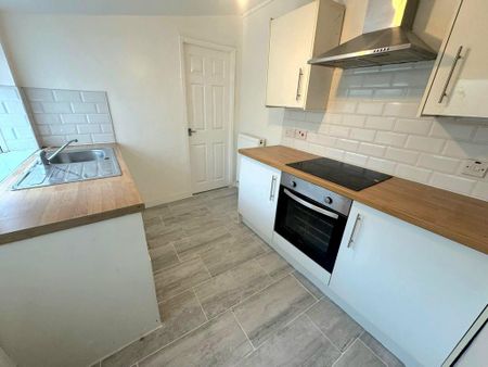 3 bedroom terraced house to rent - Photo 3