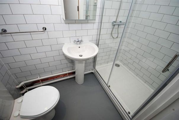 6 bedroom flat to rent - Photo 1