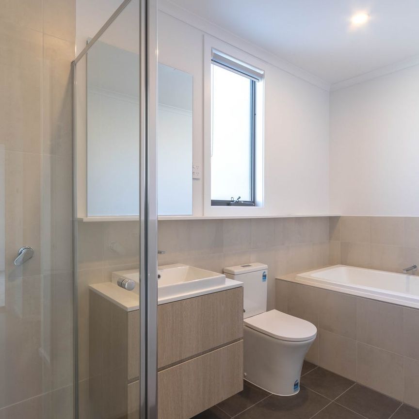 Stylish and Spacious Townhouse close to Bacchus Marsh Grammar School in Aintree - Photo 1