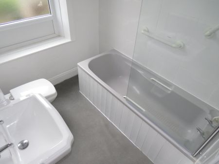 Skircoat Road, Halifax - Photo 2