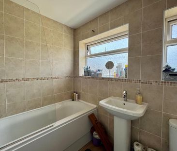 3 bedroom end of terrace house to rent - Photo 6