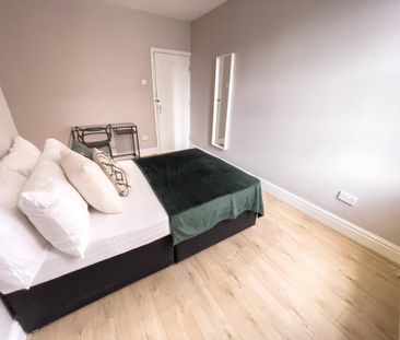 5 bedroom terraced house to rent - Photo 4