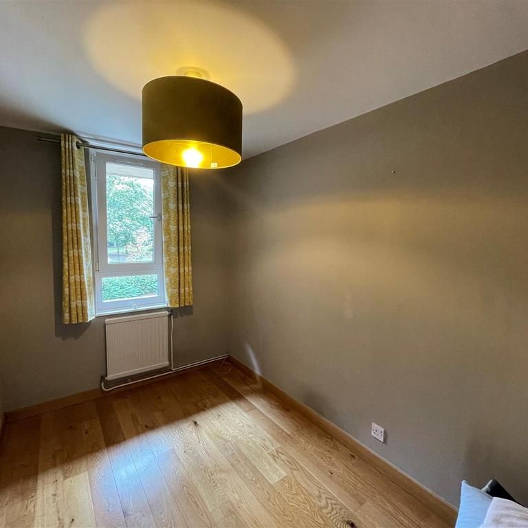 3 bedroom flat to rent - Photo 1