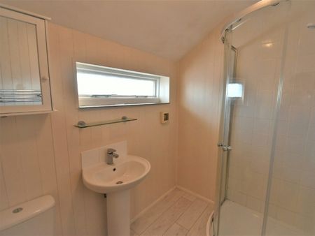 Flat to rent on - Photo 5