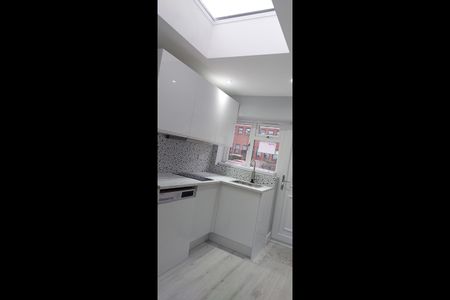 Studio Flat, Andrews Close, HA1 - Photo 2