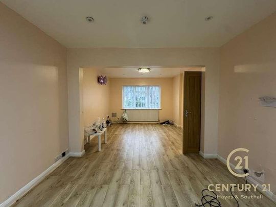 Lansbury Drive, UB4 - Photo 1