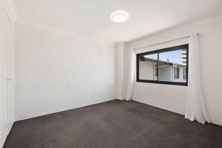 Prestigious Eastern Hill Lifestyle Haven - Photo 4