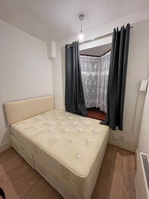 Room in a Shared House, Beehive Lane, IG1 - Photo 1