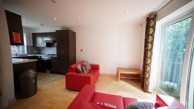 4 bedroom apartment to rent - Photo 1