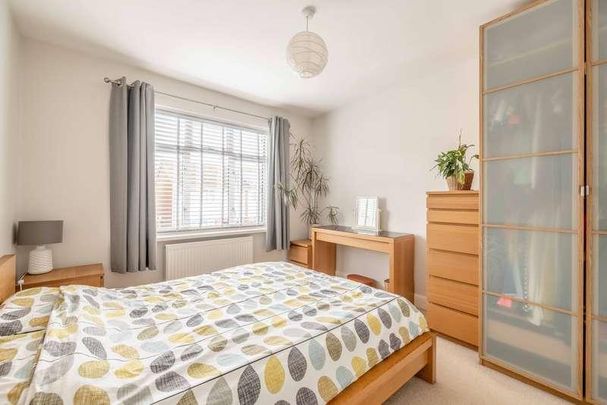 South Avenue, Egham, TW20 - Photo 1