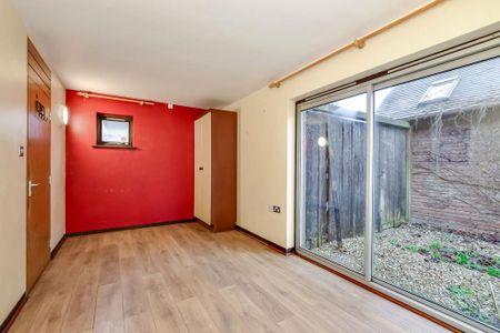 4 bedroom detached house to rent - Photo 3