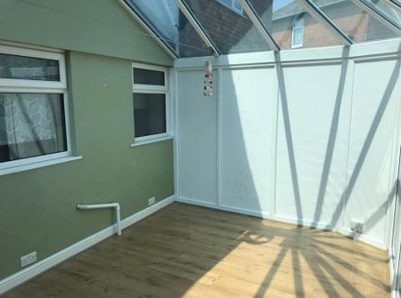 2 Bed Terraced House, Dolphin Lane, B27 - Photo 2