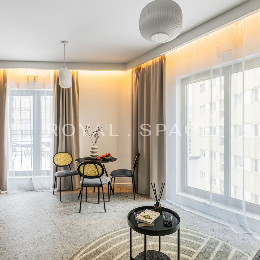 Widokowy apartament z tarasem w sercu Woli - Photo 1