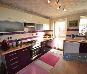 3 bedroom end of terrace house to rent - Photo 2