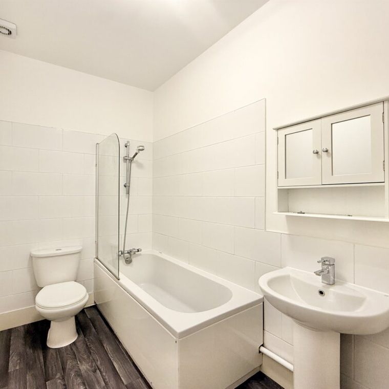 3 bed Flat Preston Road, Essex, SS0 - Photo 1