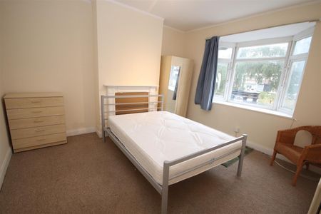 1 bedroom Flat to let - Photo 3