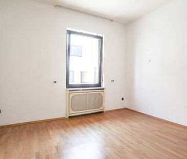 Geräumige 2,5-Zimmer-Wohnung mit Altbau-Charme - Foto 2