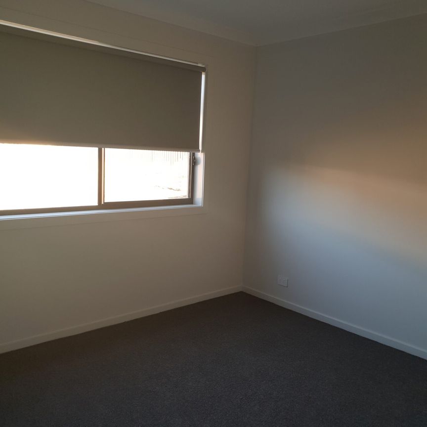 Beautiful Family Home with 4 bedroom, 2 bathroom and double garage!!!!!!!!! - Photo 1