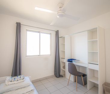 Location Appartement 4 pièces 82m² ST DENIS 97400 - Photo 2