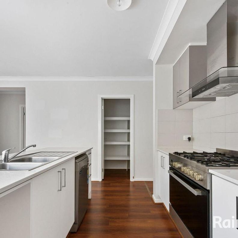 MODERN 4 BEDROOM HOME - Photo 1