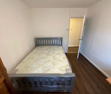 8 bedroom detached house to rent - Photo 3