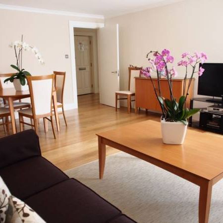 KENSINGTON HIGH STREET, W8, London - Photo 1