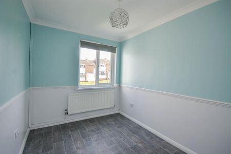 3 bedroom end of terrace house to rent - Photo 3