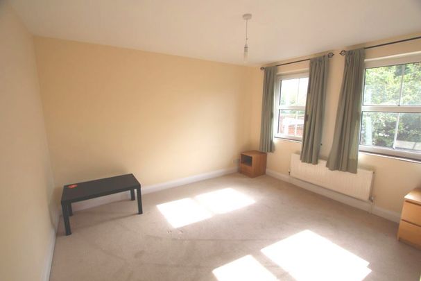 2 Double Bedroom Split Level Flat – Surbiton (Cranes Park, KT5) - Photo 1