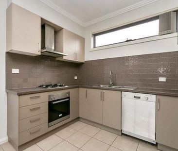 Perfect Townhouse! - Photo 1