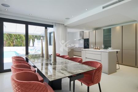 Beautiful Contemporary Villa Totally Renovated for rent in Nueva Andalucia Marbella - Photo 5
