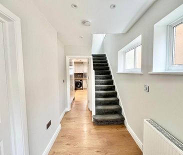4 bedroom semi-detached house to rent - Photo 6