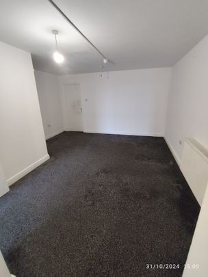 4 Bed Maisonette, Jeeyas Apartments, E16 - Photo 1