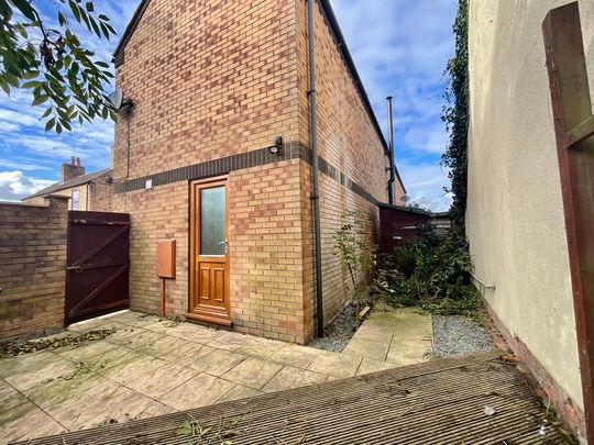 2 bedroom End Terraced House to let - Photo 1