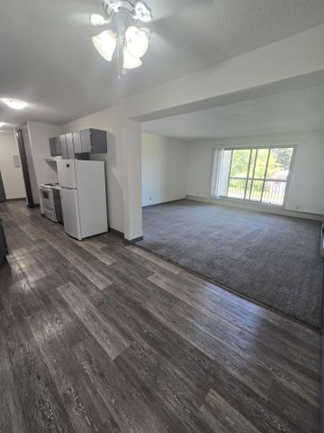 Spacious Two Bedroom unit on South Hill - Photo 5