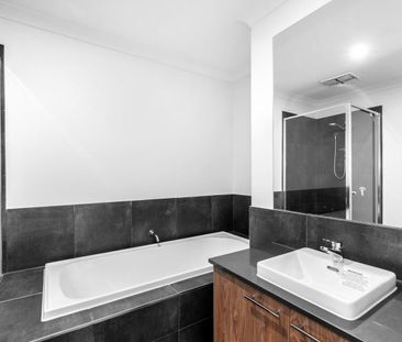 Stylish Brand-New Family Home in a Peaceful Thornhill Park Location - Photo 4