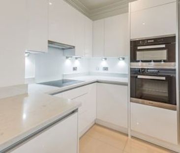 Two Bedroom Flat to rent in London - Photo 5