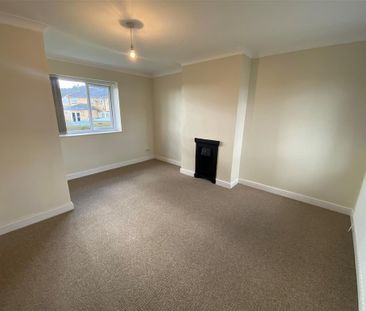 Rowan Crescent, Griffithstown, Pontypool - Photo 5