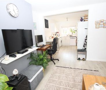 2 bedroom maisonette to rent - Photo 2