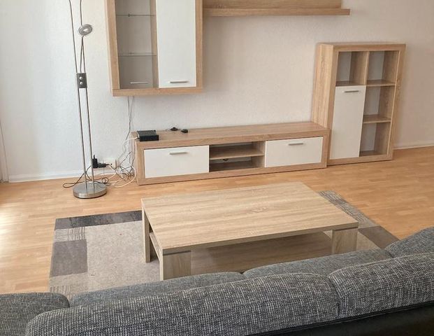Möblierte Erdgeschosswohnung mit Balkon sucht Nachmieter – für Azubis, Studenten und Pendler. - Foto 1