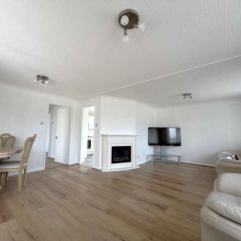 2 bedroom park home to rent - Photo 1
