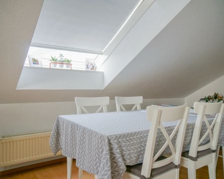 Mit Blick in die Ferne und Wohlfühlgarantie: Ideal geschnittene 3-Zimmer Wohnung mit Einzelgarage! - Foto 4