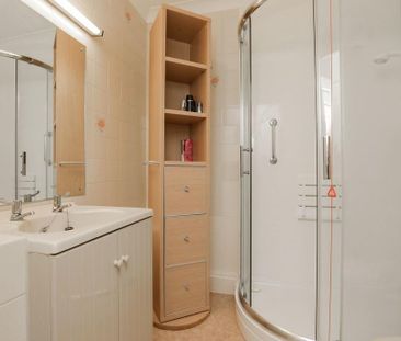 1 bedroom retirement property to rent - Photo 5