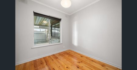 Stunning House in Premier Location! - Photo 5