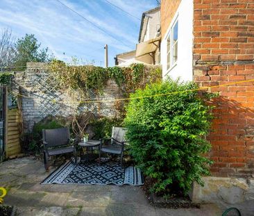 St Johns Green, Colchester, CO2 - Photo 2