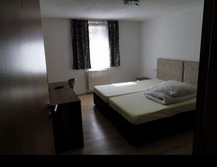 Möblierte Zimmer mit Bad in DETTINGEN ERMS bei Bad Urach - Foto 1