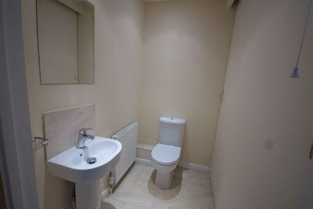 4 bedroom detached house to rent - Photo 4